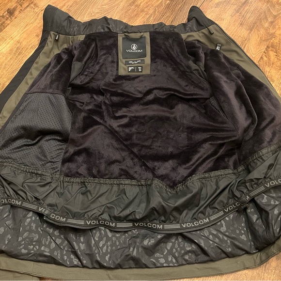 Volcom Snowboarding/Ski Jacket - Picture 2 of 6